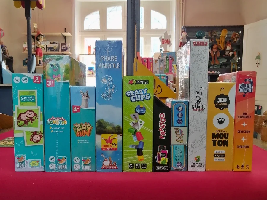 Âge sur les boîtes de jeux : que signifie vraiment l’âge recommandé ?